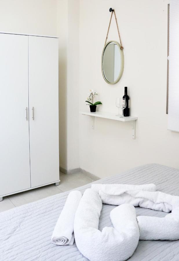 Modern And Spacious Apartment In Downtown Хайфа Екстер'єр фото