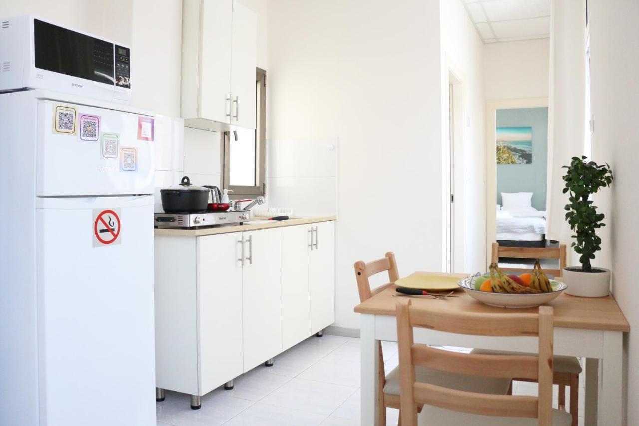 Modern And Spacious Apartment In Downtown Хайфа Екстер'єр фото