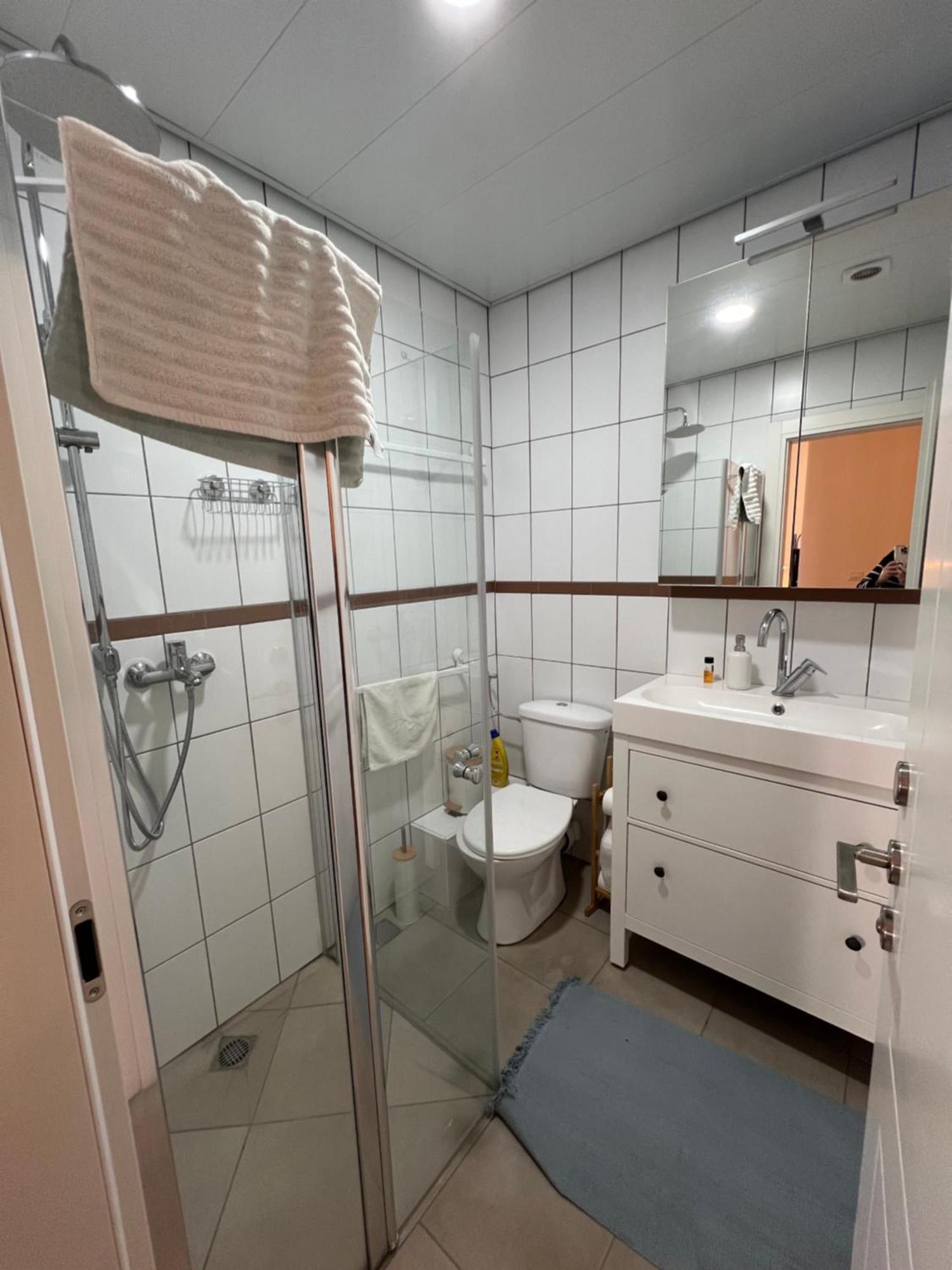Modern And Spacious Apartment In Downtown Хайфа Екстер'єр фото